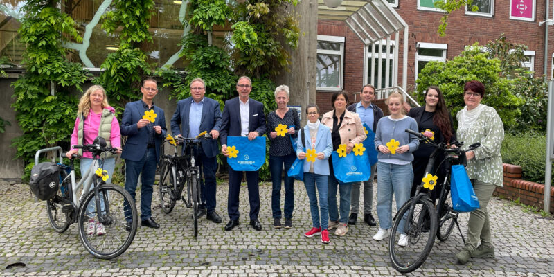 Gruppenbild mit Fahrrädern